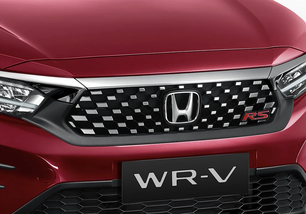 Desain front grille yang sporty sekaligus stylish jadikan Anda pusat perhatian