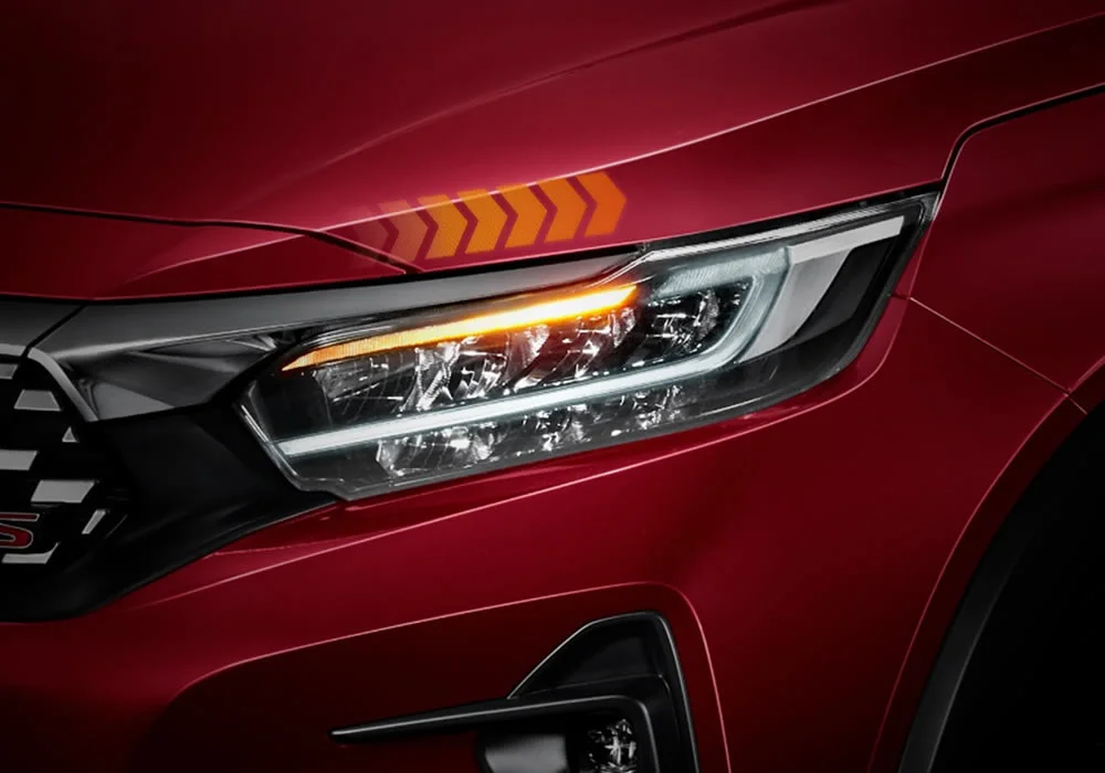 Didesain dengan tampilan yang stylish dan futuristik, fitur Sequential LED Turning Signal memberikan tampilan yang menawan sekaligus jadikan perjalanan Anda lebih aman